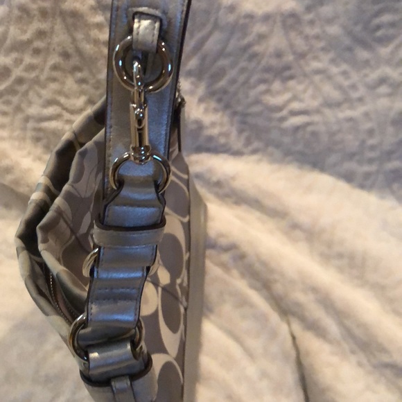 Gorgeous Coach gray an silver leather pink lining 12x10x3 9” drop strap - Picture 10 of 11